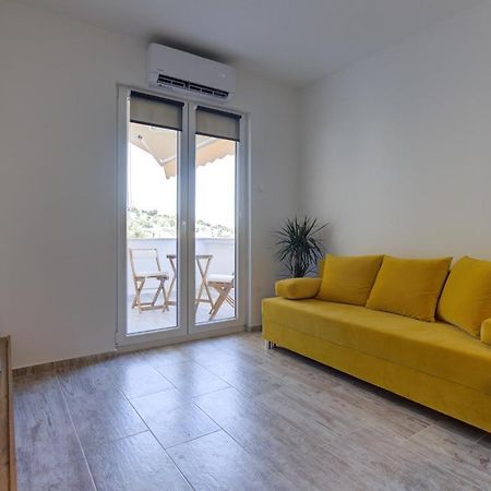 Demi Apartment Сен Екстериор снимка