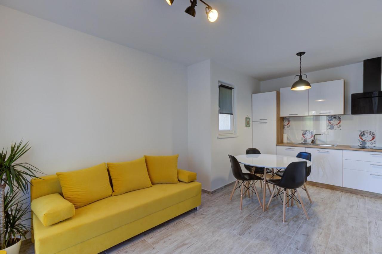 Demi Apartment Сен Екстериор снимка
