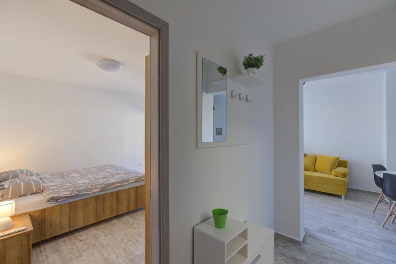 Demi Apartment Сен Екстериор снимка