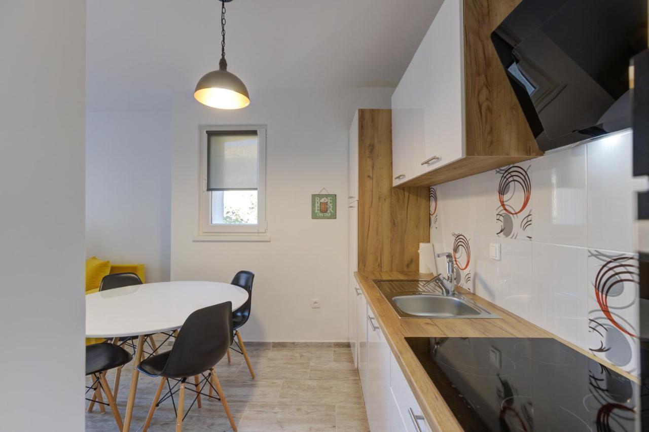 Demi Apartment Сен Екстериор снимка