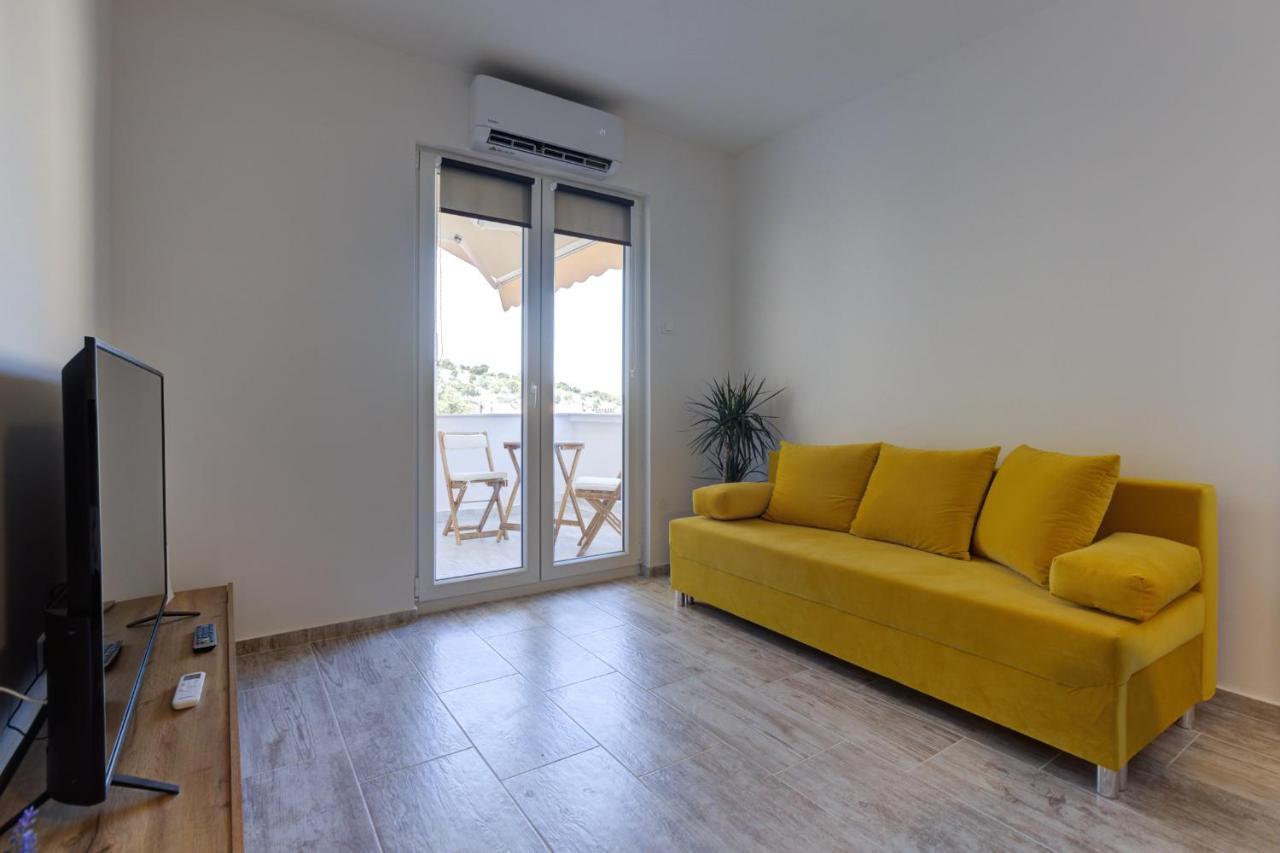 Demi Apartment Сен Екстериор снимка