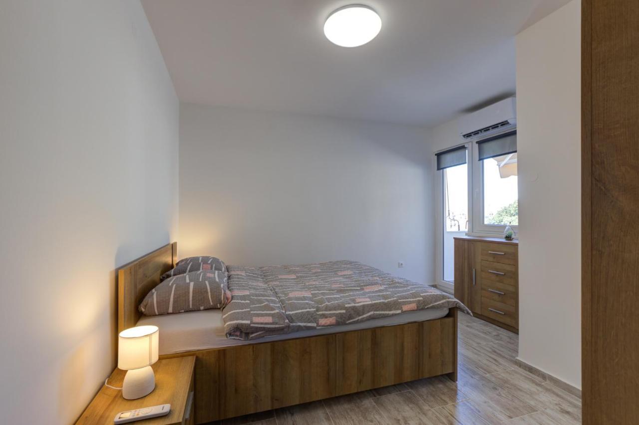 Demi Apartment Сен Екстериор снимка