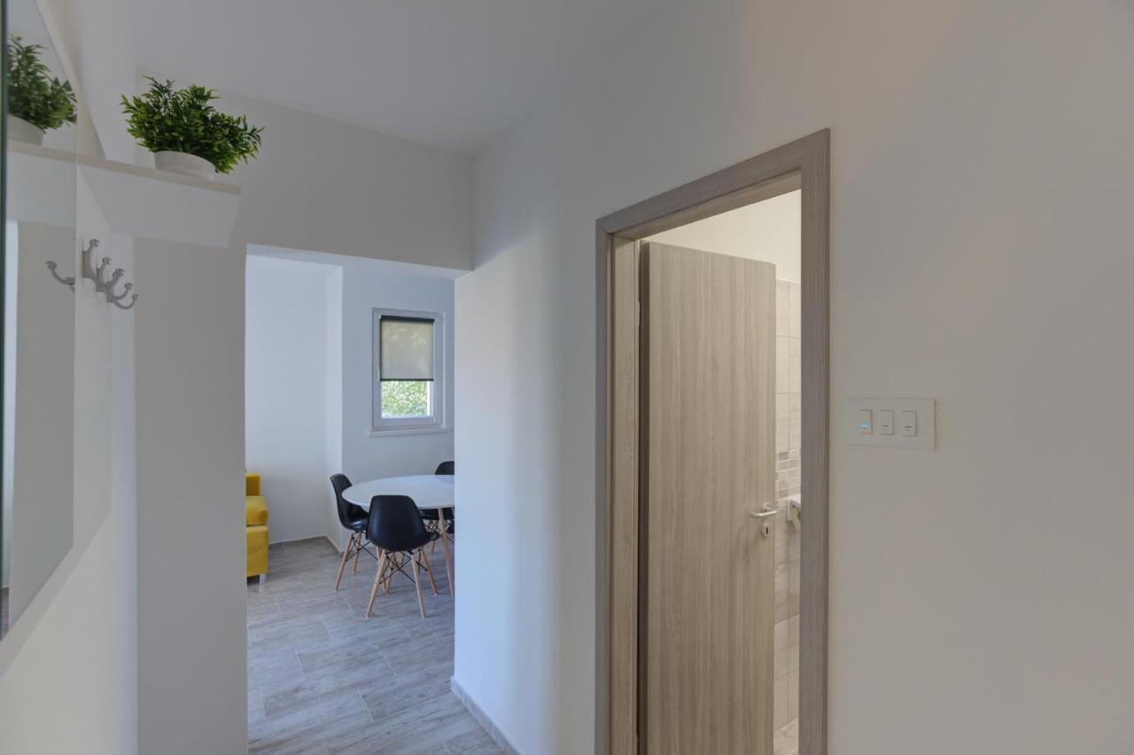 Demi Apartment Сен Екстериор снимка