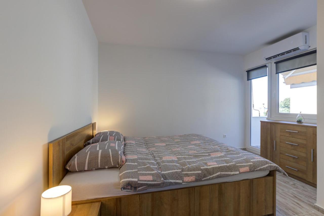 Demi Apartment Сен Екстериор снимка