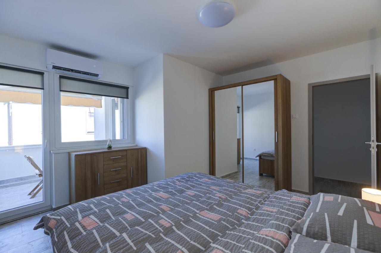 Demi Apartment Сен Екстериор снимка