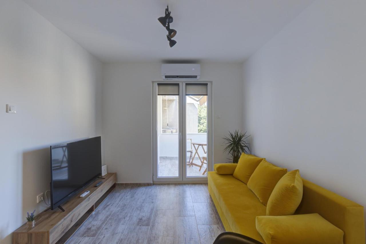 Demi Apartment Сен Екстериор снимка
