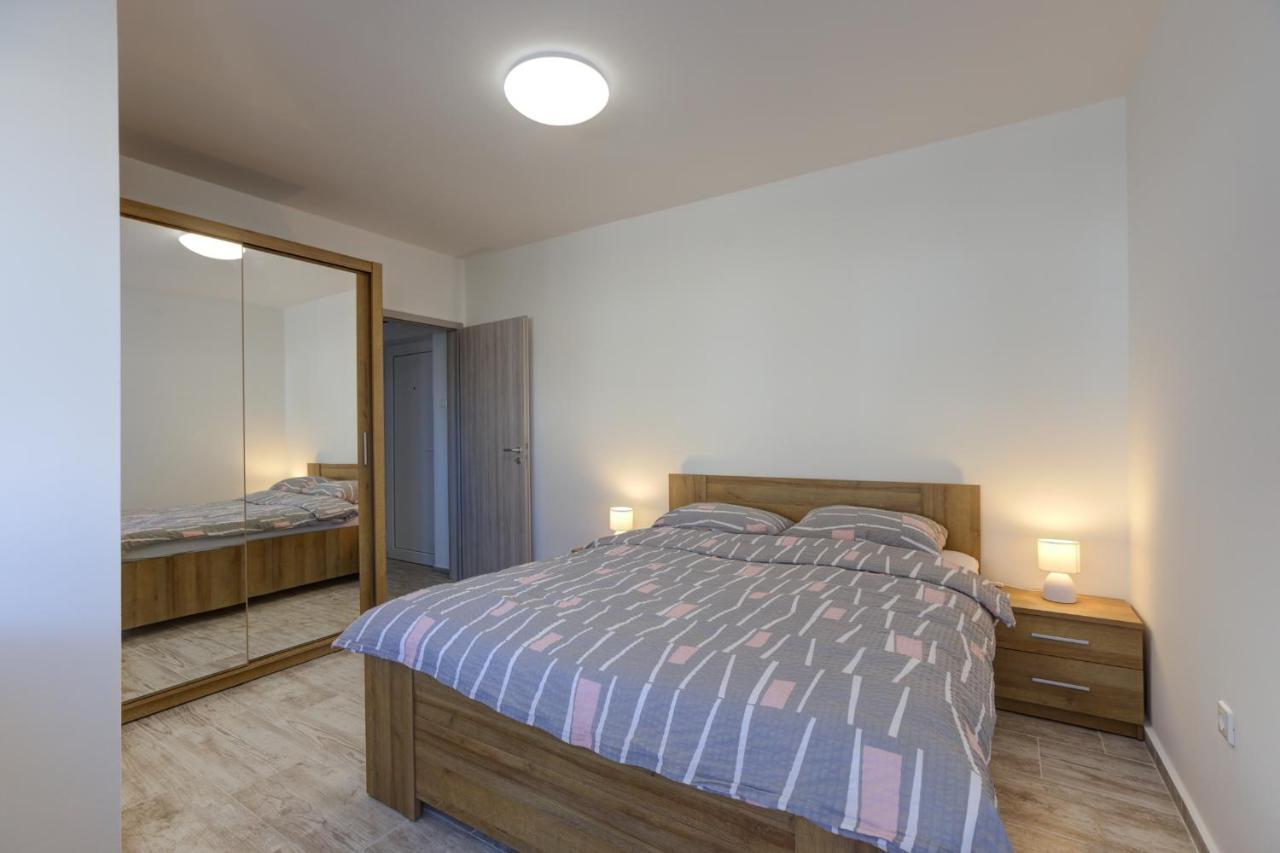 Demi Apartment Сен Екстериор снимка